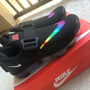 Vapormax women’s Rainbow 9.5/Men’s 8
